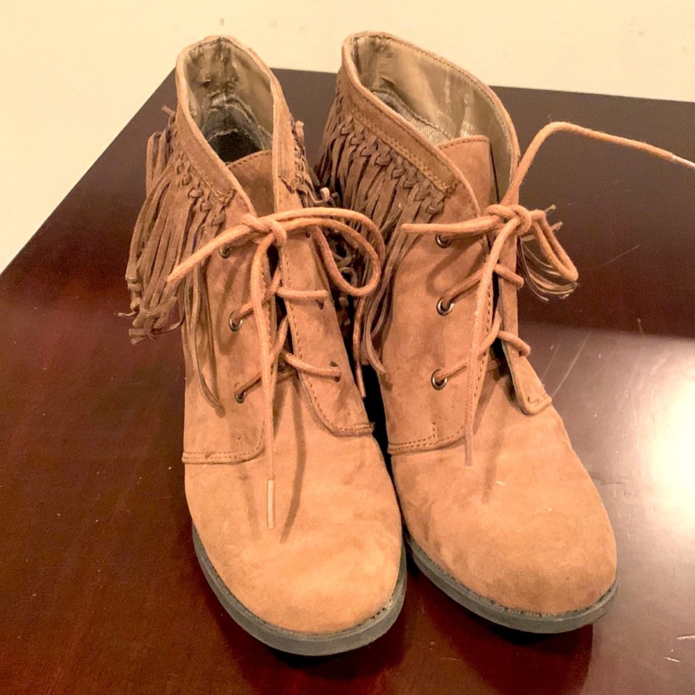 Wedge like shoes boots